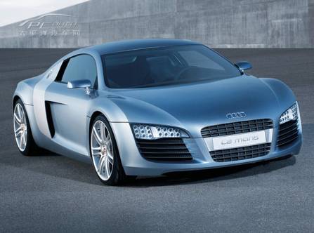 W Audi R8 DƬ D 